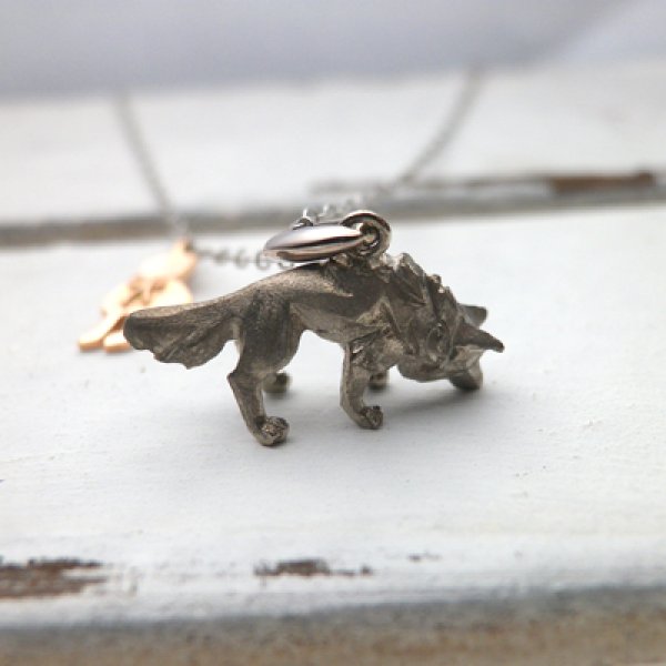 画像3: 赤ずきんちゃんとおおかみ　ペンダント　（ブラックゴールド） (3)