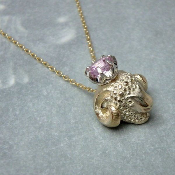 画像2: おひつじさま　王冠付　ペンダント　（K10イエローゴールド） (2)