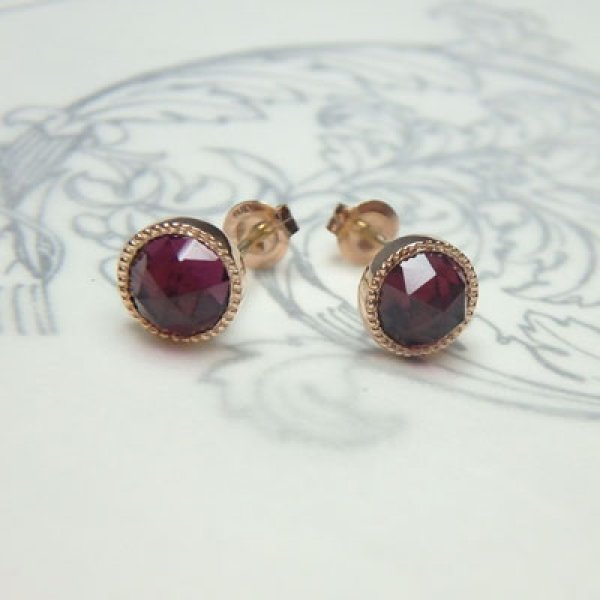 画像4: ローズカットピアス (ロードライトガーネット5mm・K10ピンクゴールド) (4)