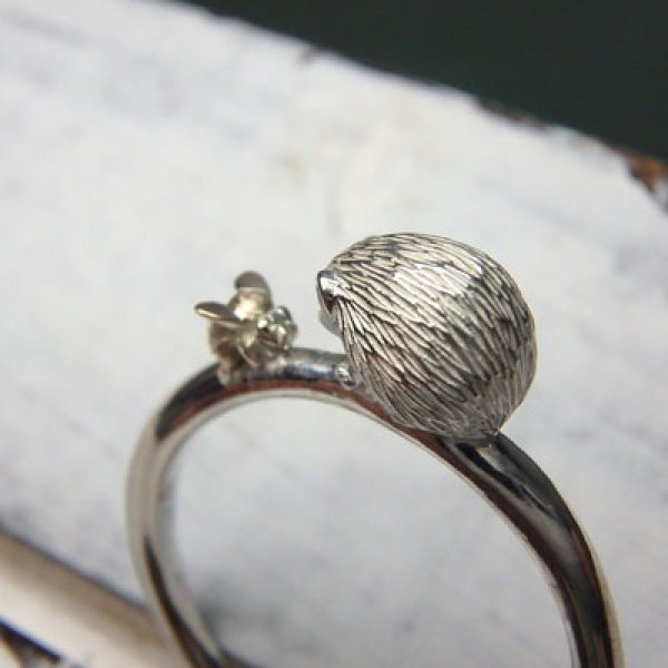 画像4: はりねずみと蜂　リング　（シルバー・Ｋ10イエローゴールド） (4)