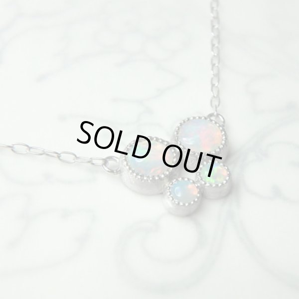 画像2: まんまるオパールちょうちょネックレス　（K10ホワイトゴールド） (2)