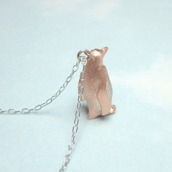 画像2: 待ちぼうけペンギン　ペンダント　（K10ピンク＆ホワイトゴールド） (2)