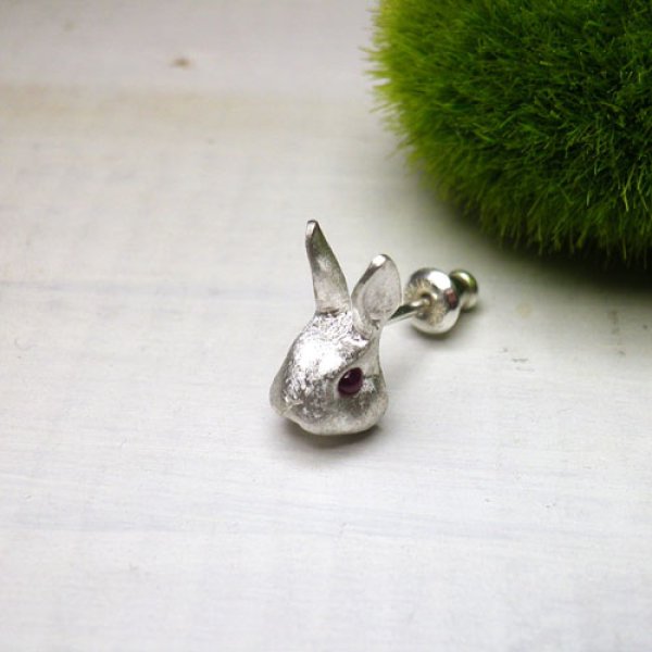 画像2: 赤いお目目のうさぎ　ピアス　（シルバー　ルビー）　※片耳用です (2)