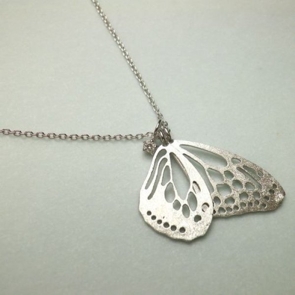 画像4: 透かし　ちょうちょ　ネックレス　あさぎまだら　（シルバー　ダイヤ） (4)