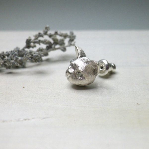 画像2: ねこのフム　ピアス　（シルバー　グリーンサファイア）　※片耳用です (2)