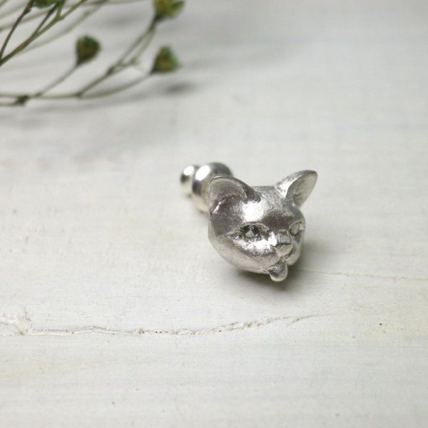 画像7: ねこのベー　ピアス　（シルバー　グリーンサファイア）　※片耳用です (7)