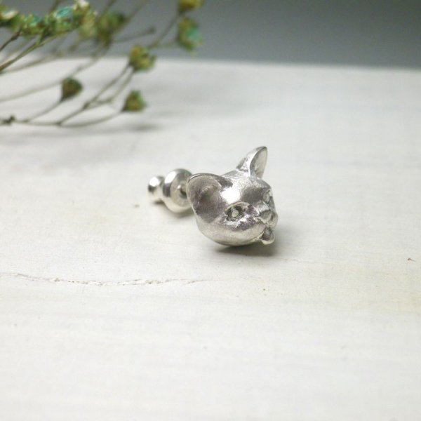 画像3: ねこのベー　ピアス　（シルバー　グリーンサファイア）　※片耳用です (3)